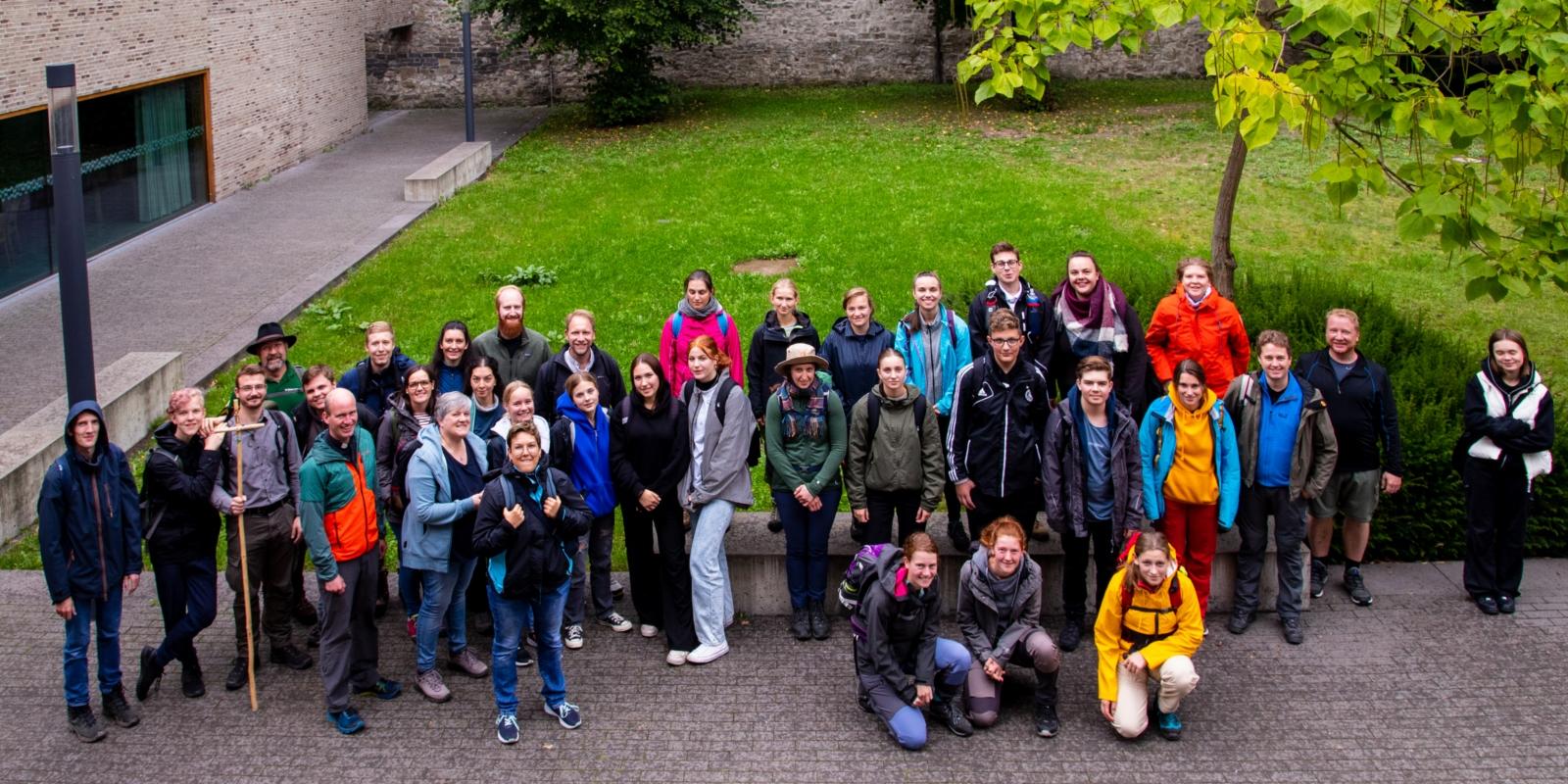 Am 24. September 2022 luden die Jugendseelsorge im Erzbistum Köln und der BDKJ zum gemeinsamen Pilgern von Altenberg nach Köln ein. Nach einer Stärkung im Hof des Generalvikariates ging es anschließend zur Vigil in dem Kölner Dom.