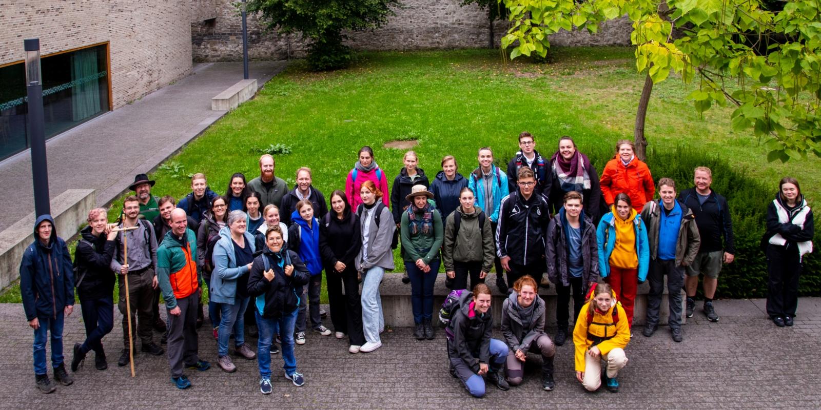 Am 24. September 2022 luden die Jugendseelsorge im Erzbistum Köln und der BDKJ zum gemeinsamen Pilgern von Altenberg nach Köln ein. Nach einer Stärkung im Hof des Generalvikariates ging es anschließend zur Vigil in dem Kölner Dom.