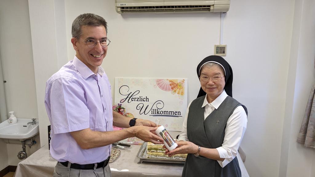 Im Karmel Higashi Kurume, St. Gregory Institute.  Japan, Diözese Tokio, 322.014