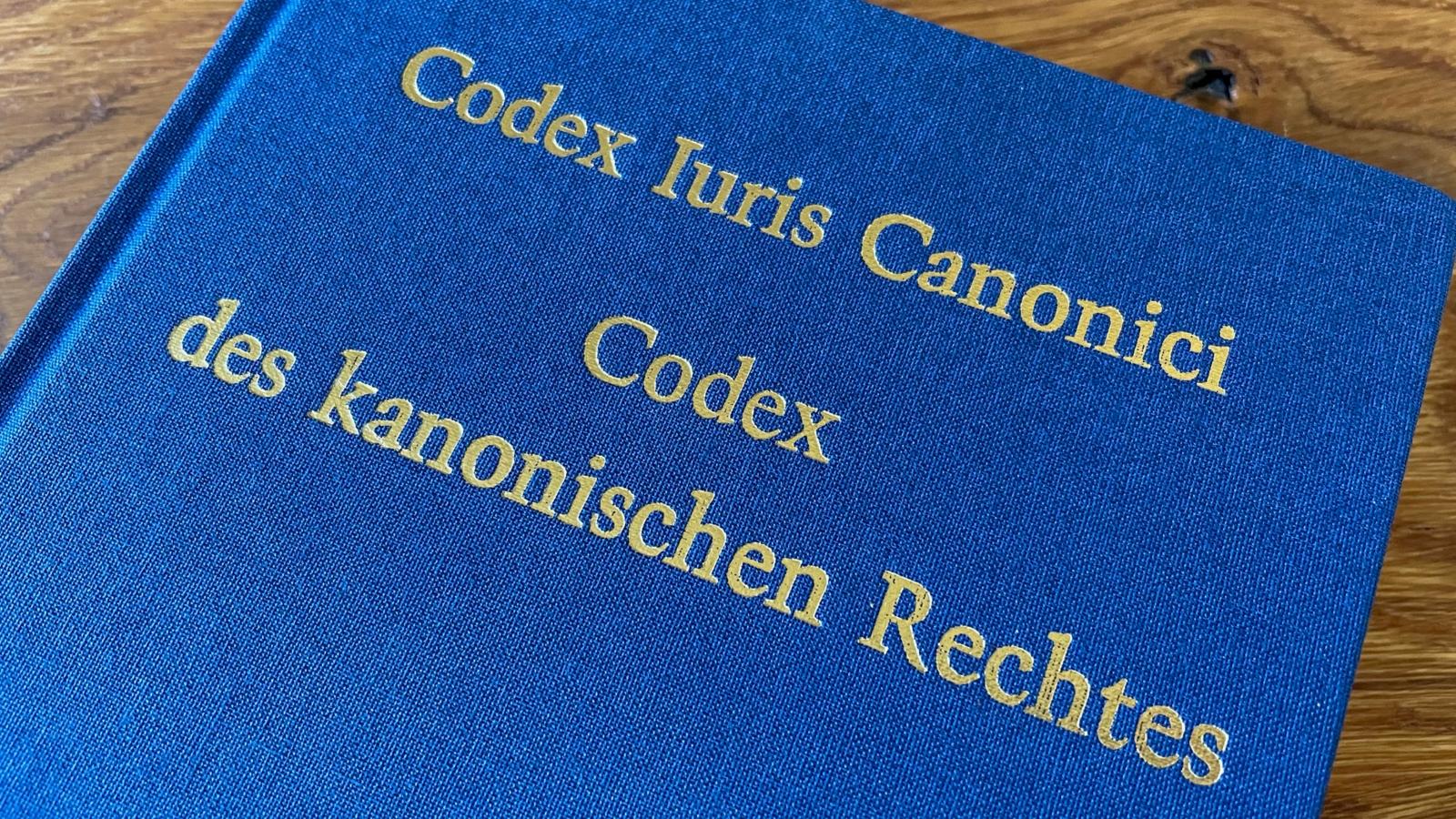 Der Codex des kanonischen Rechts bildet die Basis des Kirchenrechts. Der aktuelle Codex ist seit 1983 gültig.