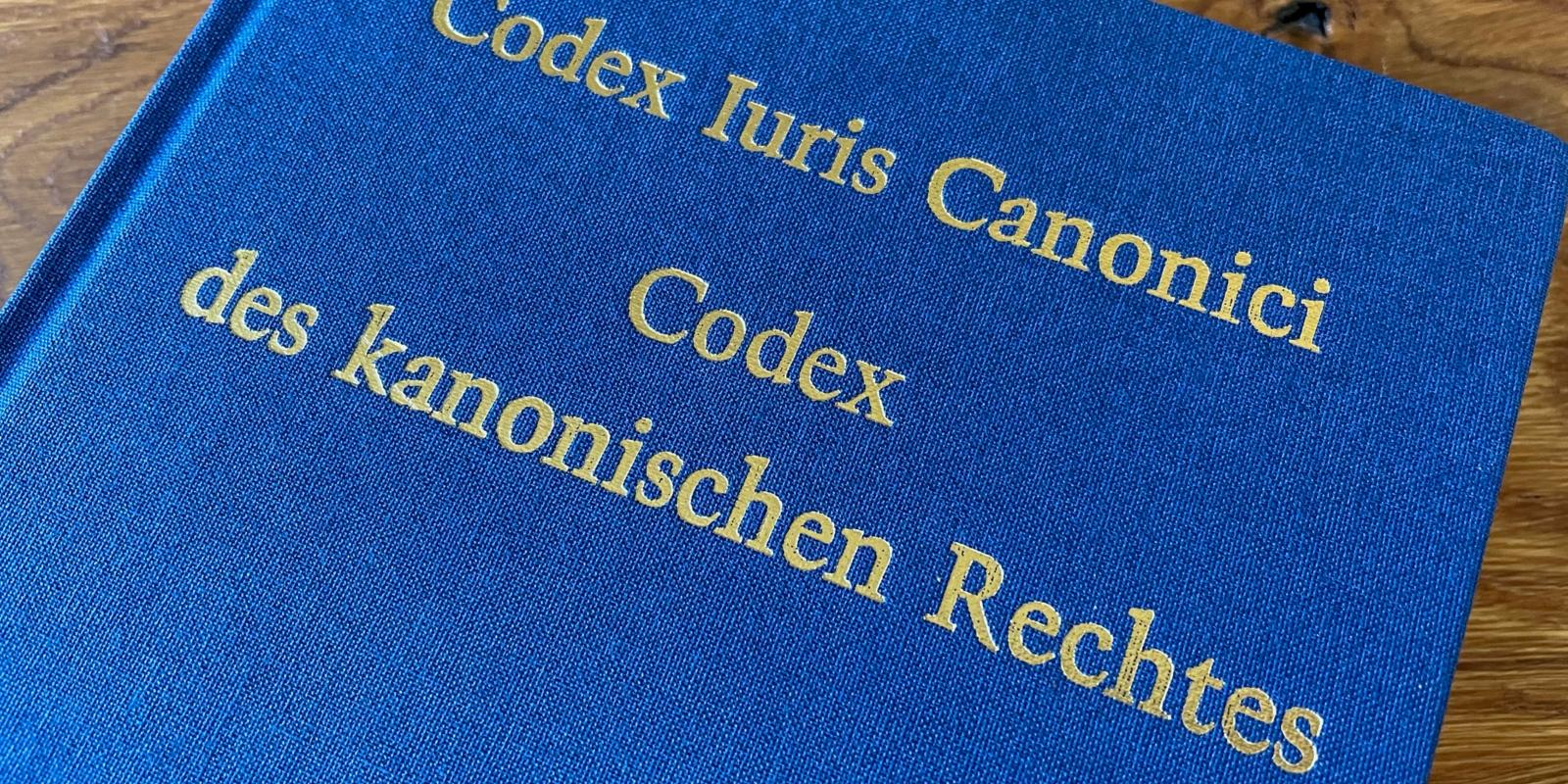 Der Codex des kanonischen Rechts bildet die Basis des Kirchenrechts. Der aktuelle Codex ist seit 1983 gültig.