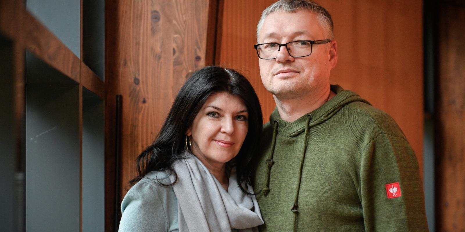Natalia, Ehefrau, und Igor Guseev, Hausmeister am Gymnasium Aloisiuskolleg in Bonn, am 6. Dezember 2022.
