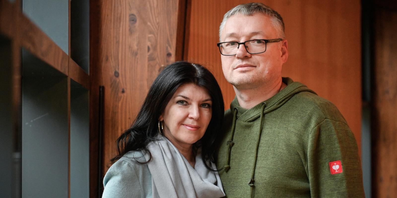 Natalia, Ehefrau, und Igor Guseev, Hausmeister am Gymnasium Aloisiuskolleg in Bonn, am 6. Dezember 2022.