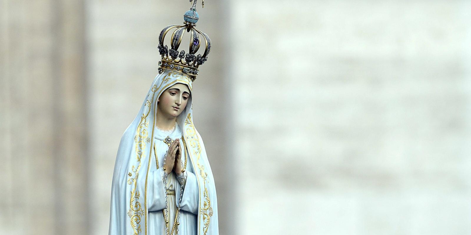 Die Originalstatue der Madonna von Fatima während eines Rosenkranzgebets mit Papst Franziskus am 12. Oktober 2013 auf dem Petersplatz.

Nur für redaktionelle Verwendung in Online- und Socieal Media-Medien. (KNA-Bild)
Copyright 2013, KNA GmbH, www.kna.de, All Rights Reserved