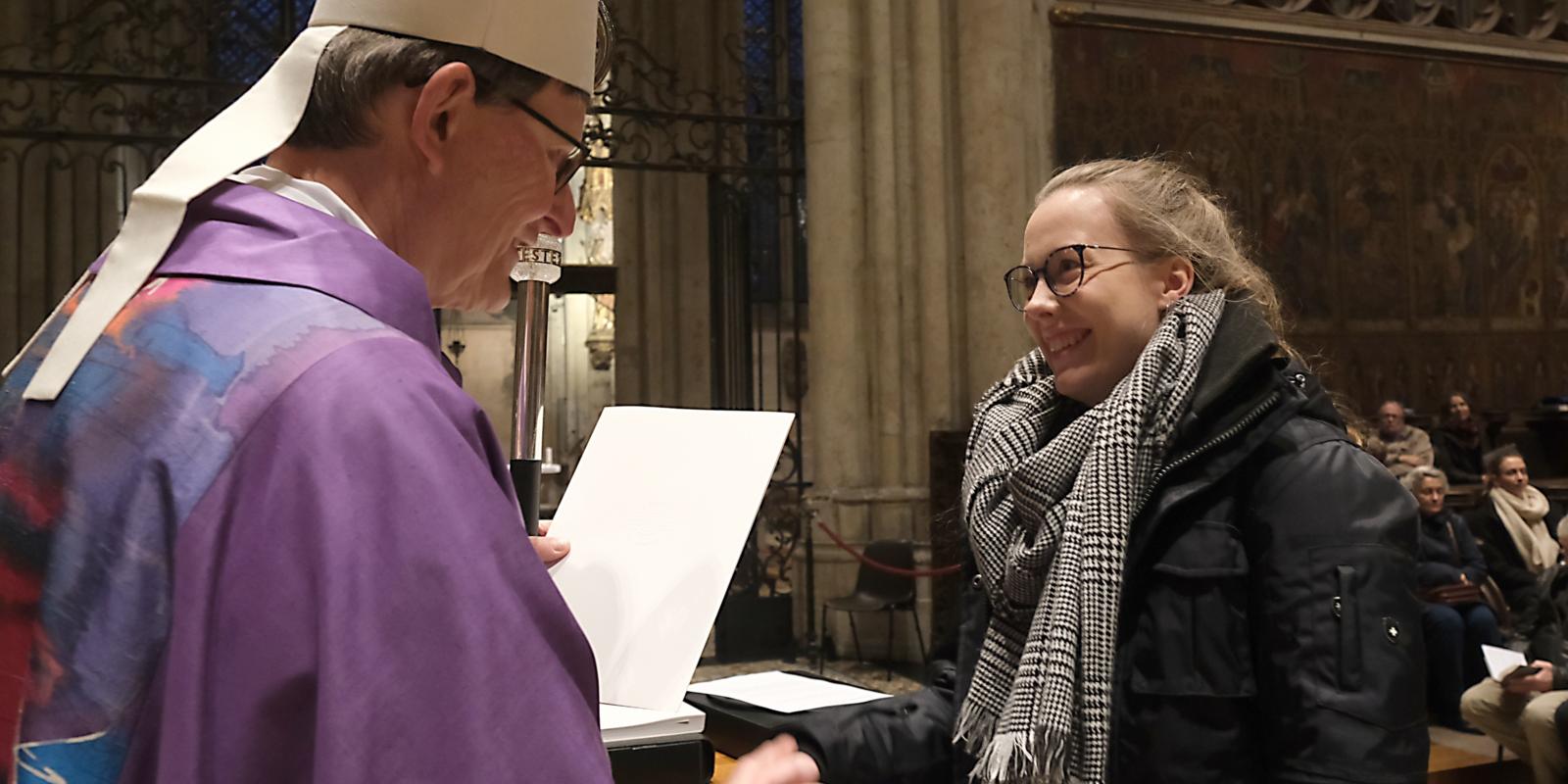 Beauftragung von 61 neuen Religionslehrern im Erzbistum Köln Kardinal Woelki verleiht Missio Canonica bei einer festlichen Messe im Kölner Dom am 28. November 2022.