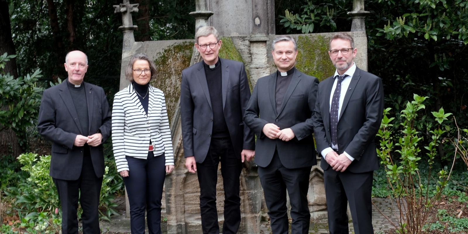 Dompropst Guido Assmann, NRW-Bauministerin Ina Scharrenbach, Kardinal Rainer Maria Woelki, Generalvikar Markus Hofmann und Dombaumeister Peter Füssenich