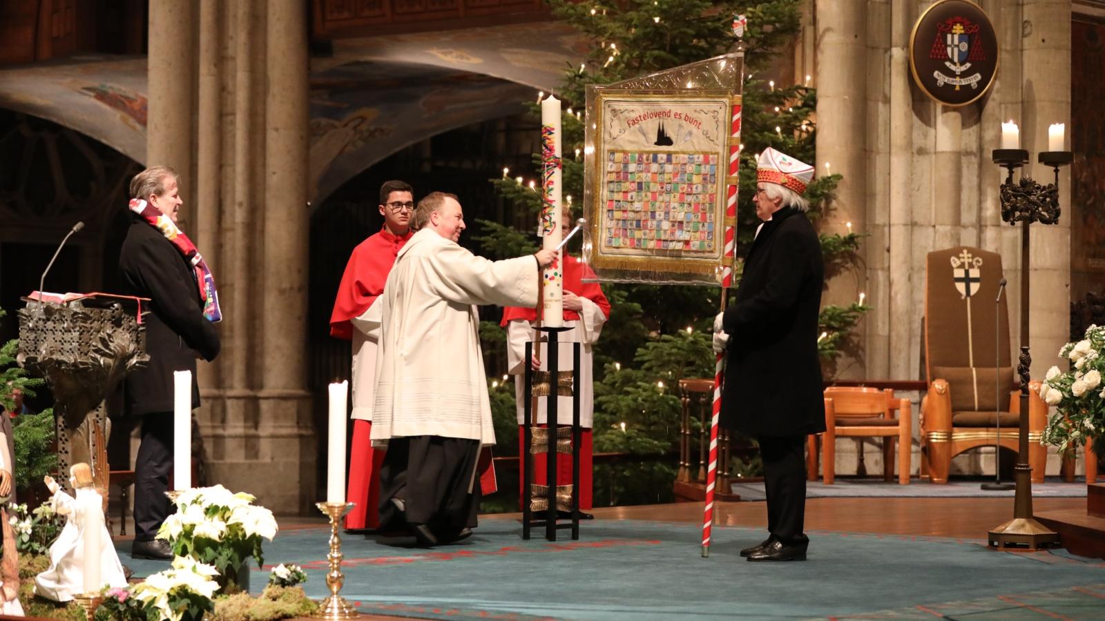 Ökumenischer Gottesdienst zur Eröffnung der Karnevalssession im Kölner Dom. Es zelebrierten der Kölner Stadtdechant Msgr. Robert Kleine und der Stadtsuperintendant des Evangelischen Kirchenverbandes für Köln und Region, Dr. Bernhard Seiger.