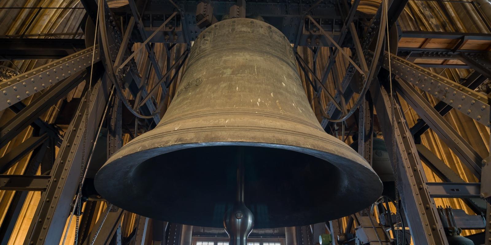 Die Petersglocke, auch Decke Pitter genannt, im Kölner Dom.