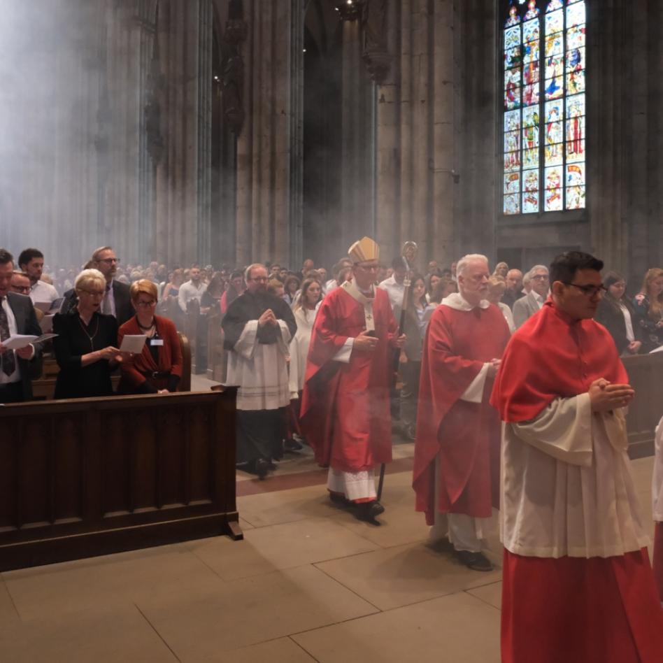 In einem feierlichen Gottesdienst spendete Erzbischof Rainer Maria Kardinal Woelki 67 Erwachsenen das Sakrament der Firmung.