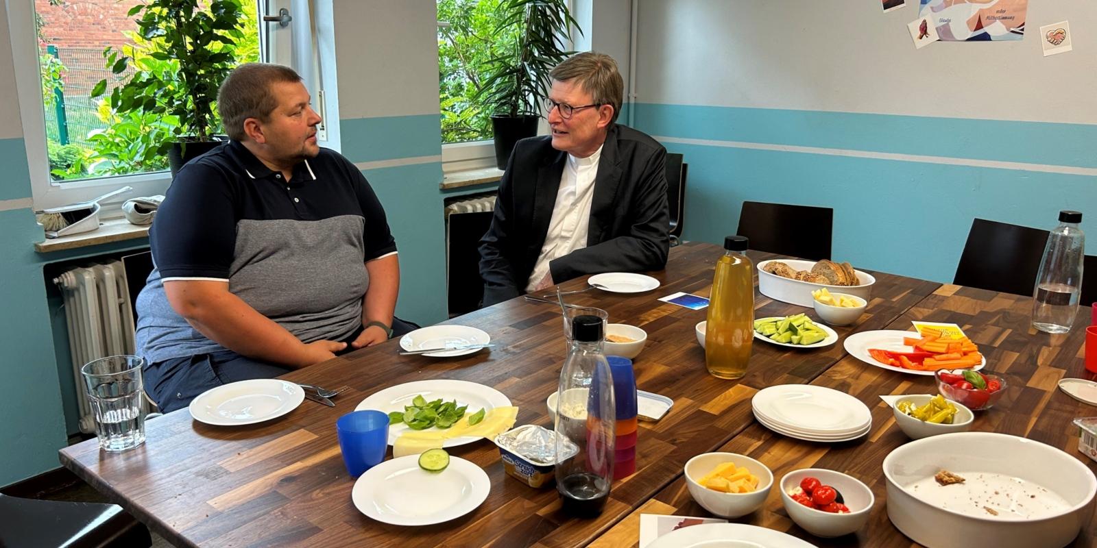 Jugendzentrum Deichhaus Siegburg Kardinal Woelki zu Besuch beim Jugendzentrum Deichhaus in Siegburg