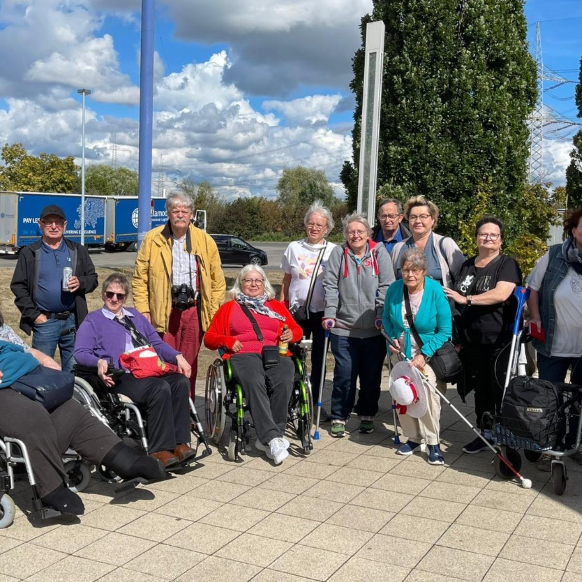 Die Reisegruppe aus der Integrativen Gemeinde St. Georg unterwegs nach Rheinsberg