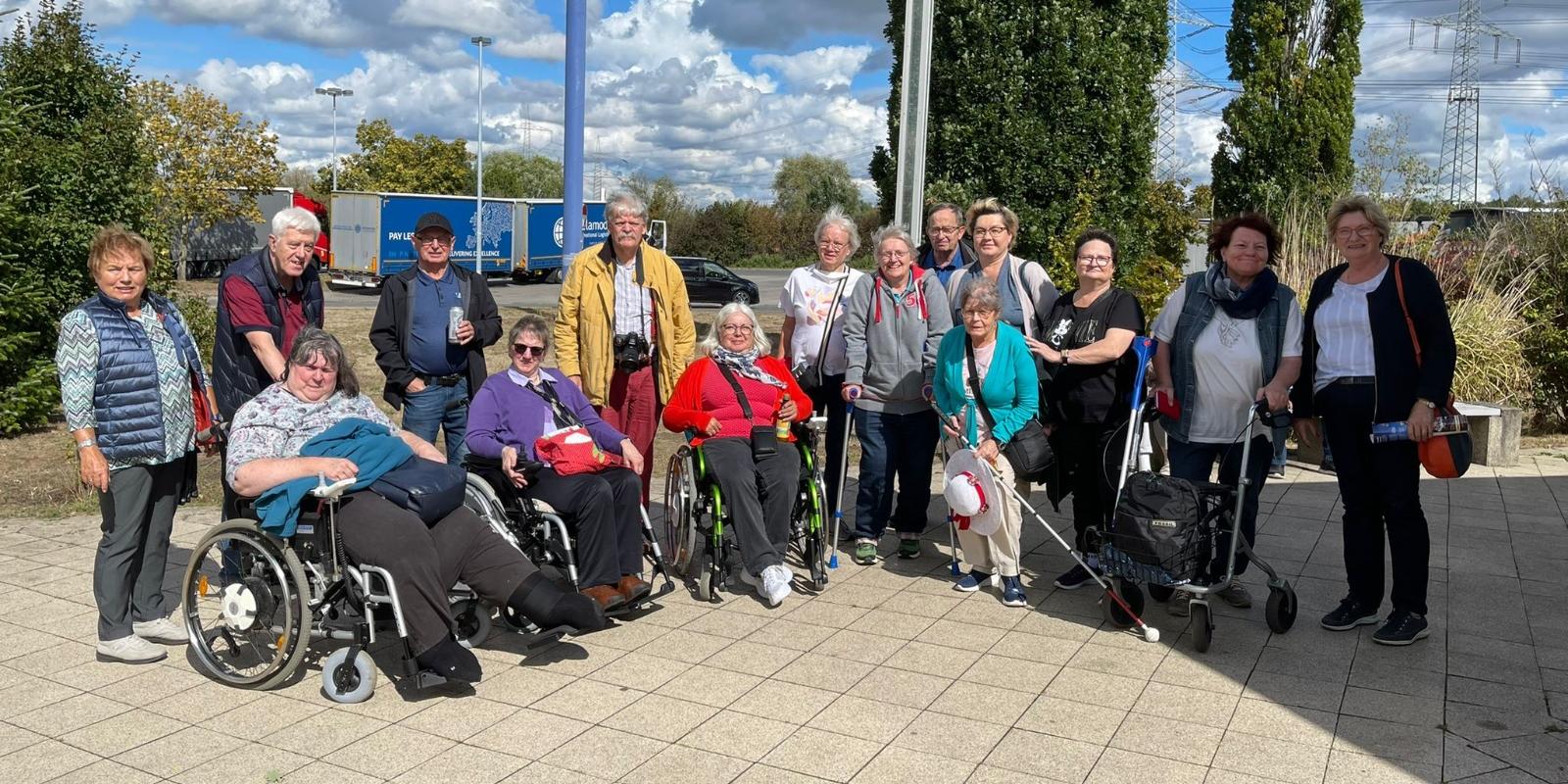 Die Reisegruppe aus der Integrativen Gemeinde St. Georg unterwegs nach Rheinsberg