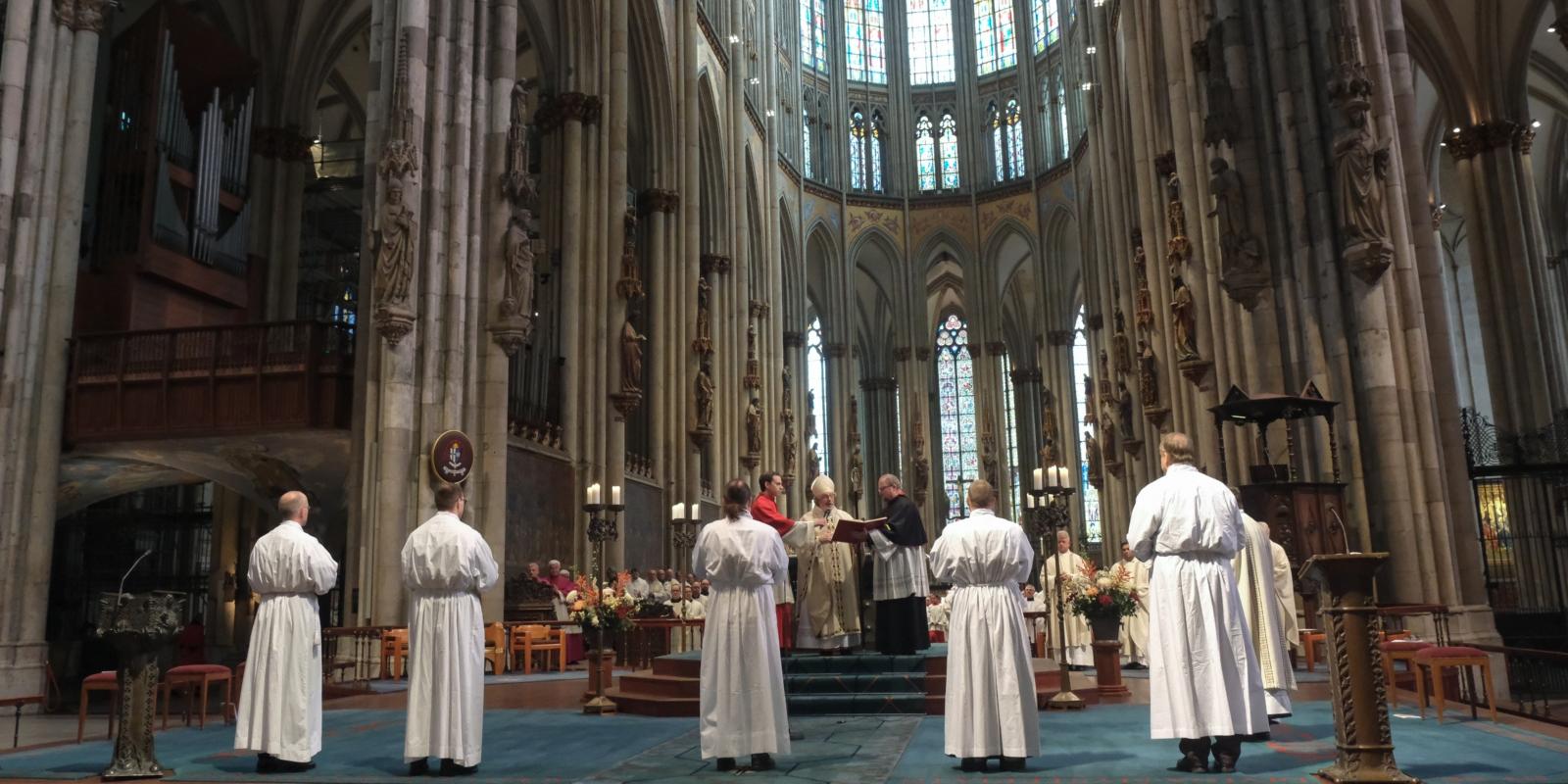 Weihe Ständiger Diakone durch Weihbischof Rolf Steinhäuser im Kölner Dom