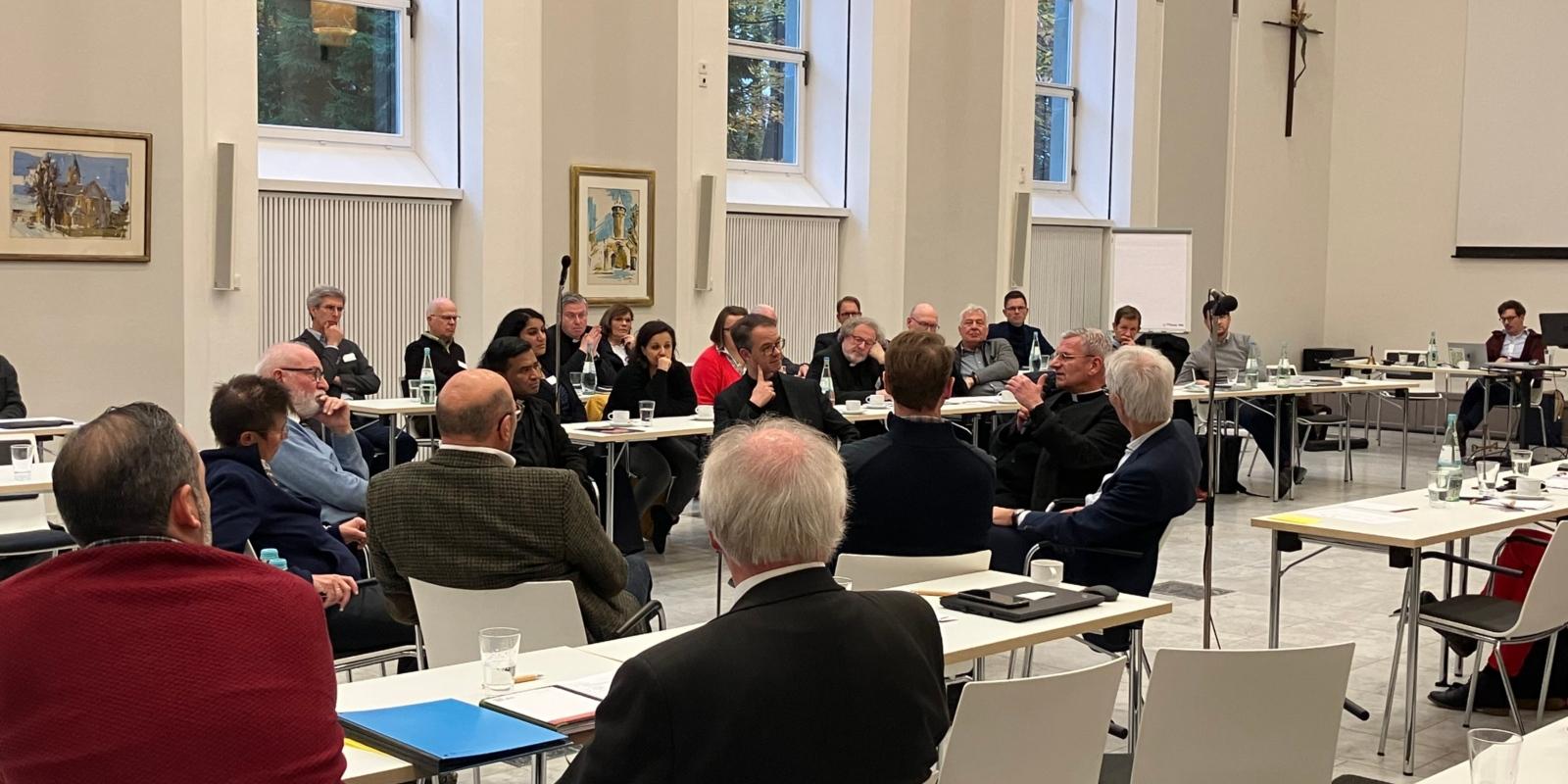 Diskussionsrunde beim Diözesanpastoralrat