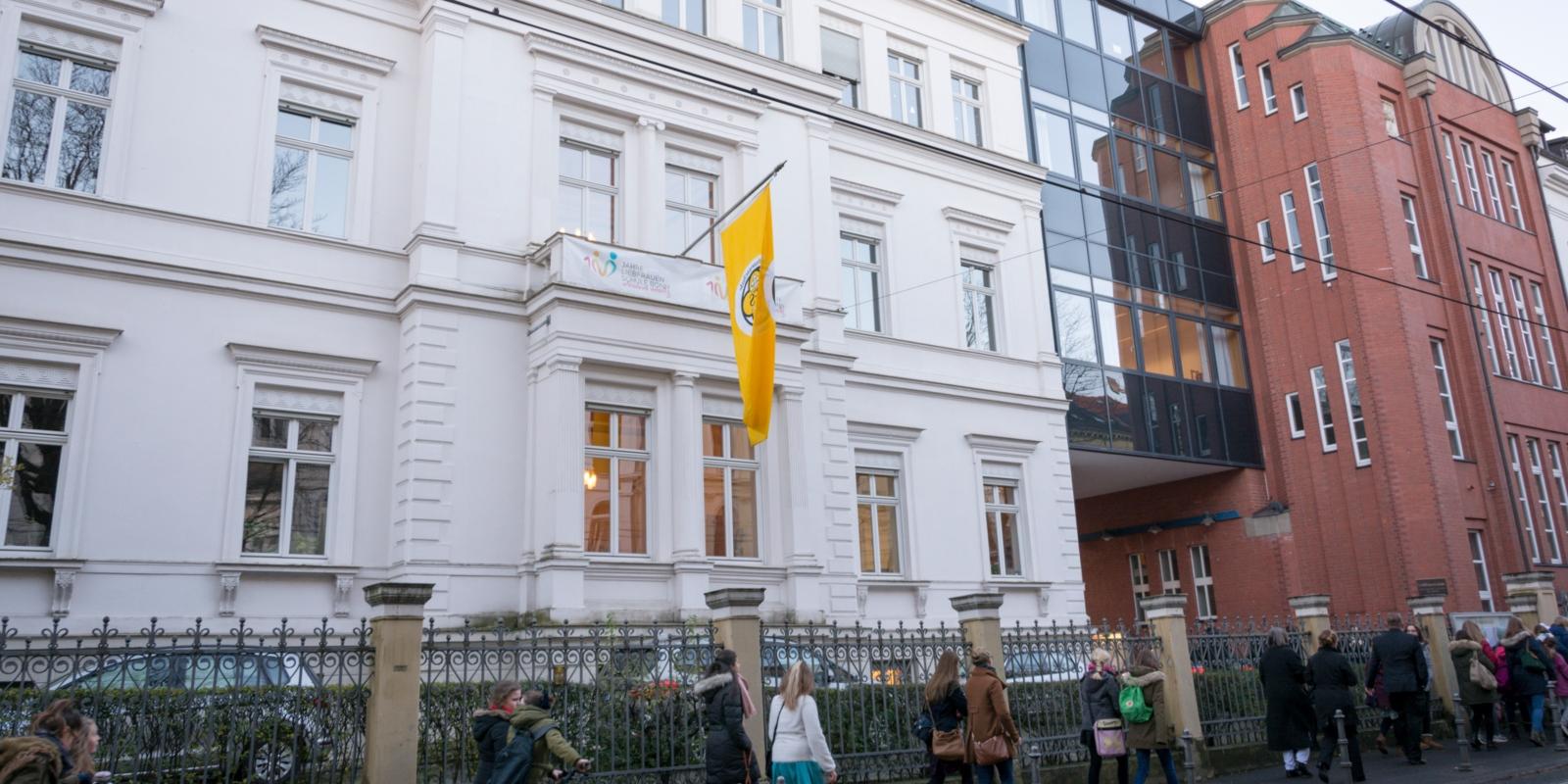 8.12.2017
Weihbischof Puff besucht Liebfrauenschule Bonn anlässlich der 100-Jahr-Feier