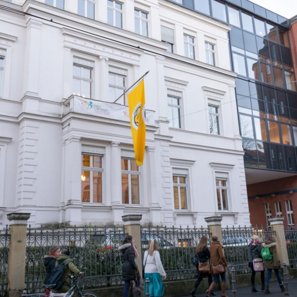 8.12.2017
Weihbischof Puff besucht Liebfrauenschule Bonn anlässlich der 100-Jahr-Feier