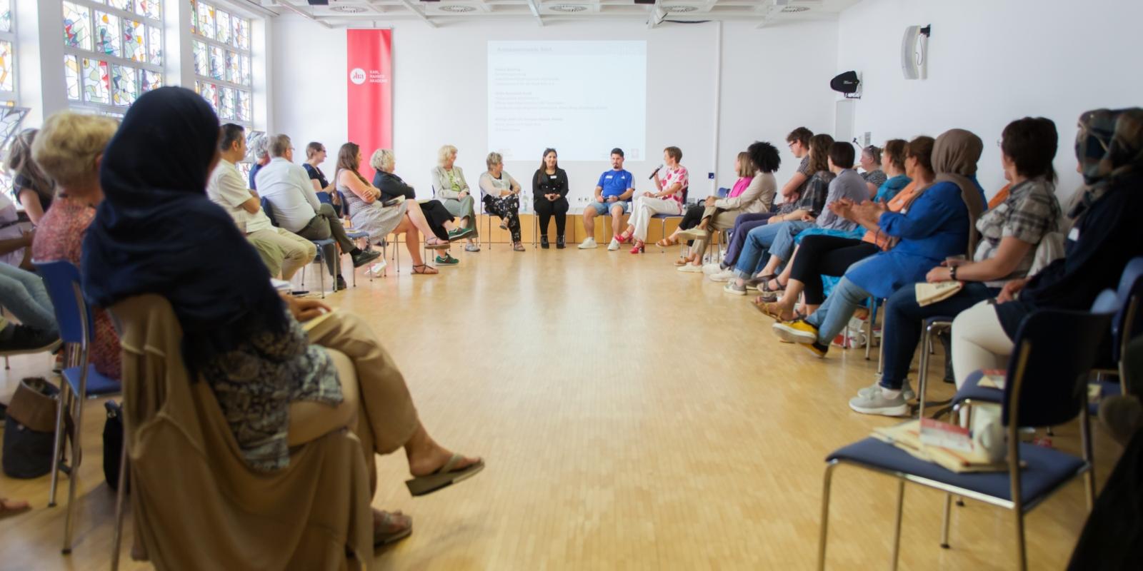 Abschlussveranstaltung der beiden Projekte 'Neue Nachbarn auch am Arbeitsplatz' und SinA - Stark in Arbeit und Ausbildung'. Projekte der Aktion Neue Nachbarn