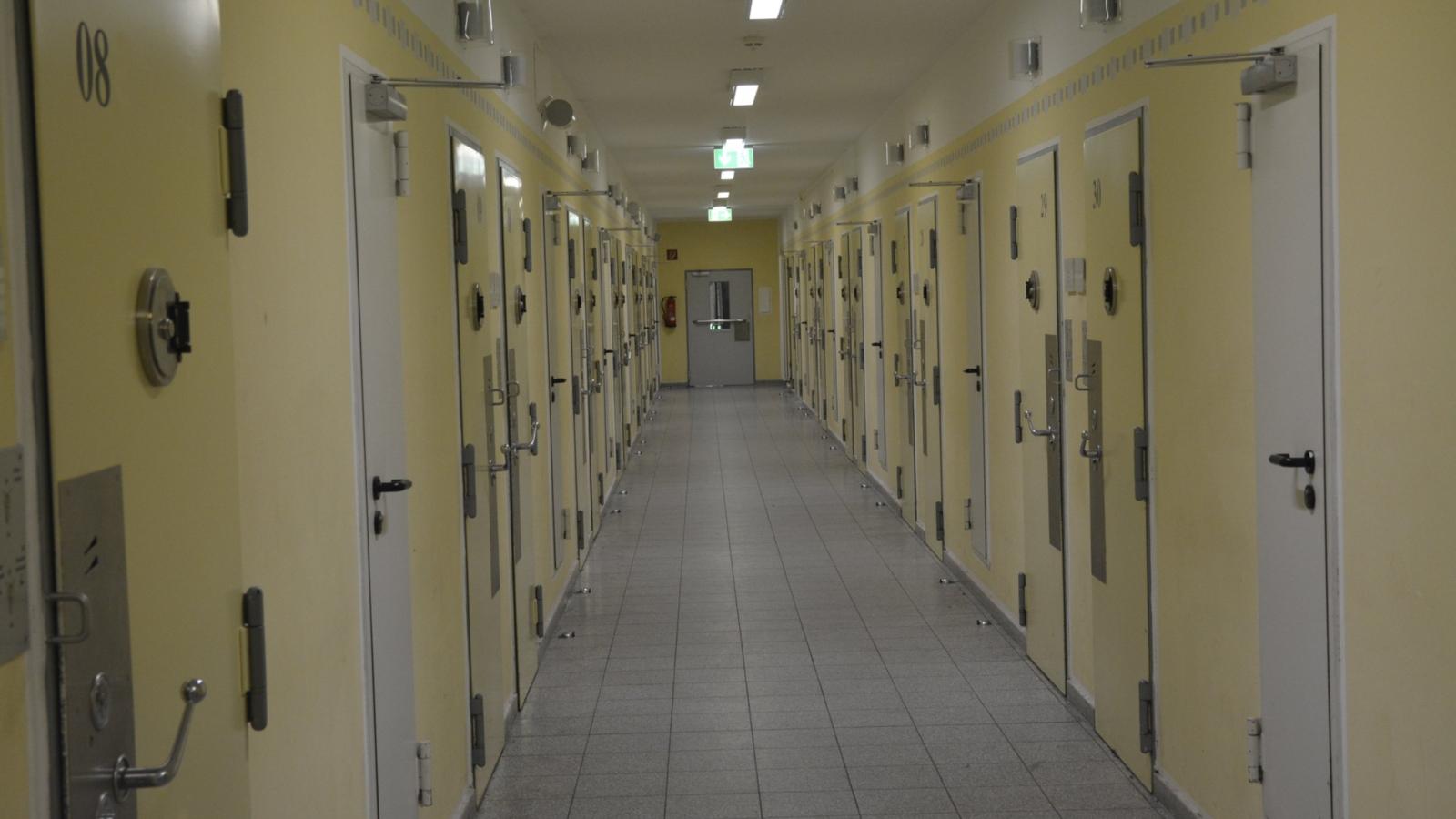 Bild von Pfarrbriefservice.de:
Bild für alle nichtkommerziellen Zwecke der kirchlichen Öffentlichkeitsarbeit nutzen (z.B. Pfarr-/Gemeindebrief, Plakat, Flyer, Website). Die Nutzung ist in dem beschriebenen Rahmen honorarfrei
nicht für soziale Medien nutzbar!