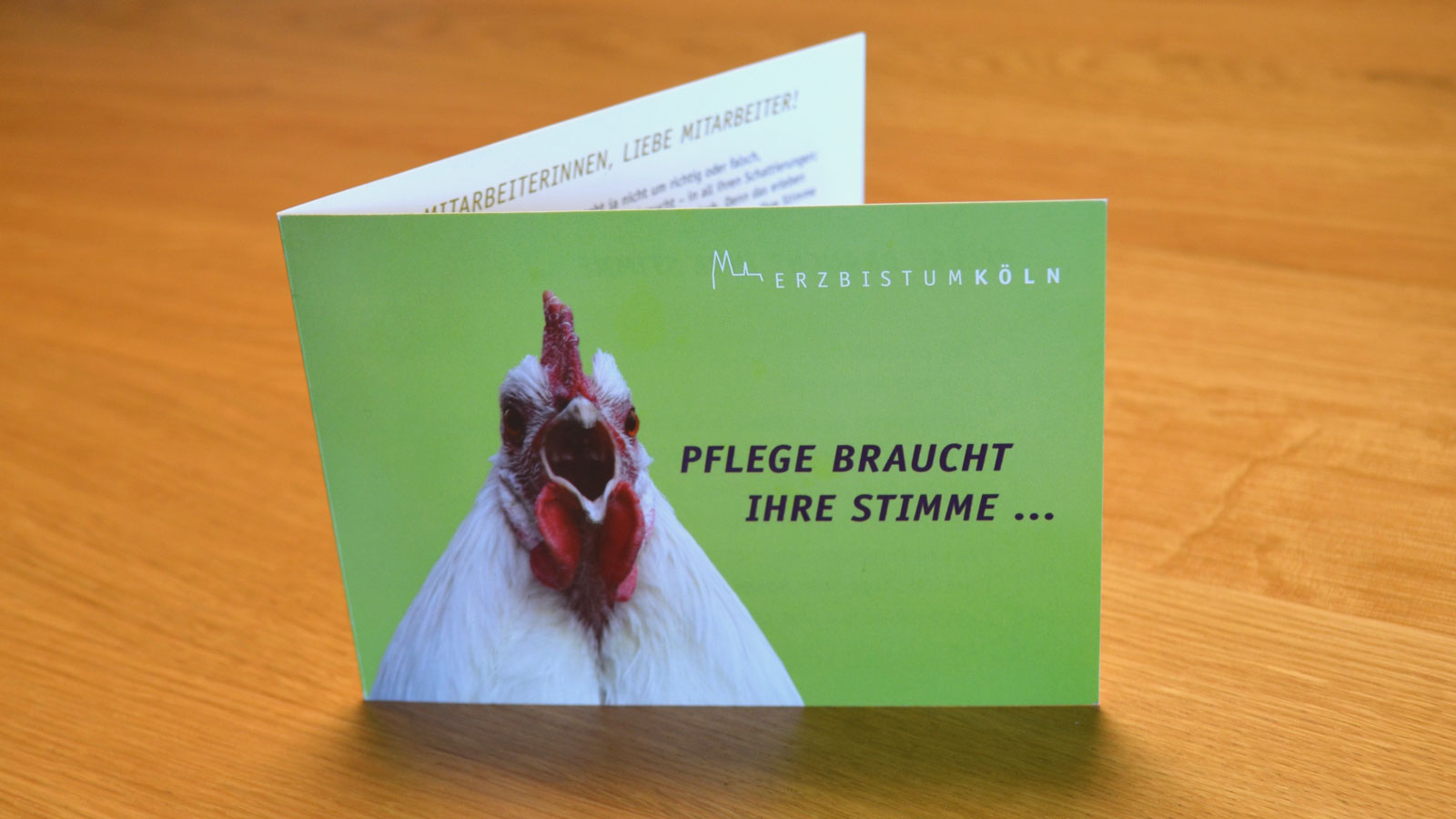 Postkarte zum Tag der Pflege 2023 mit dem Motto 'Pflege braucht Ihre Stimme'.