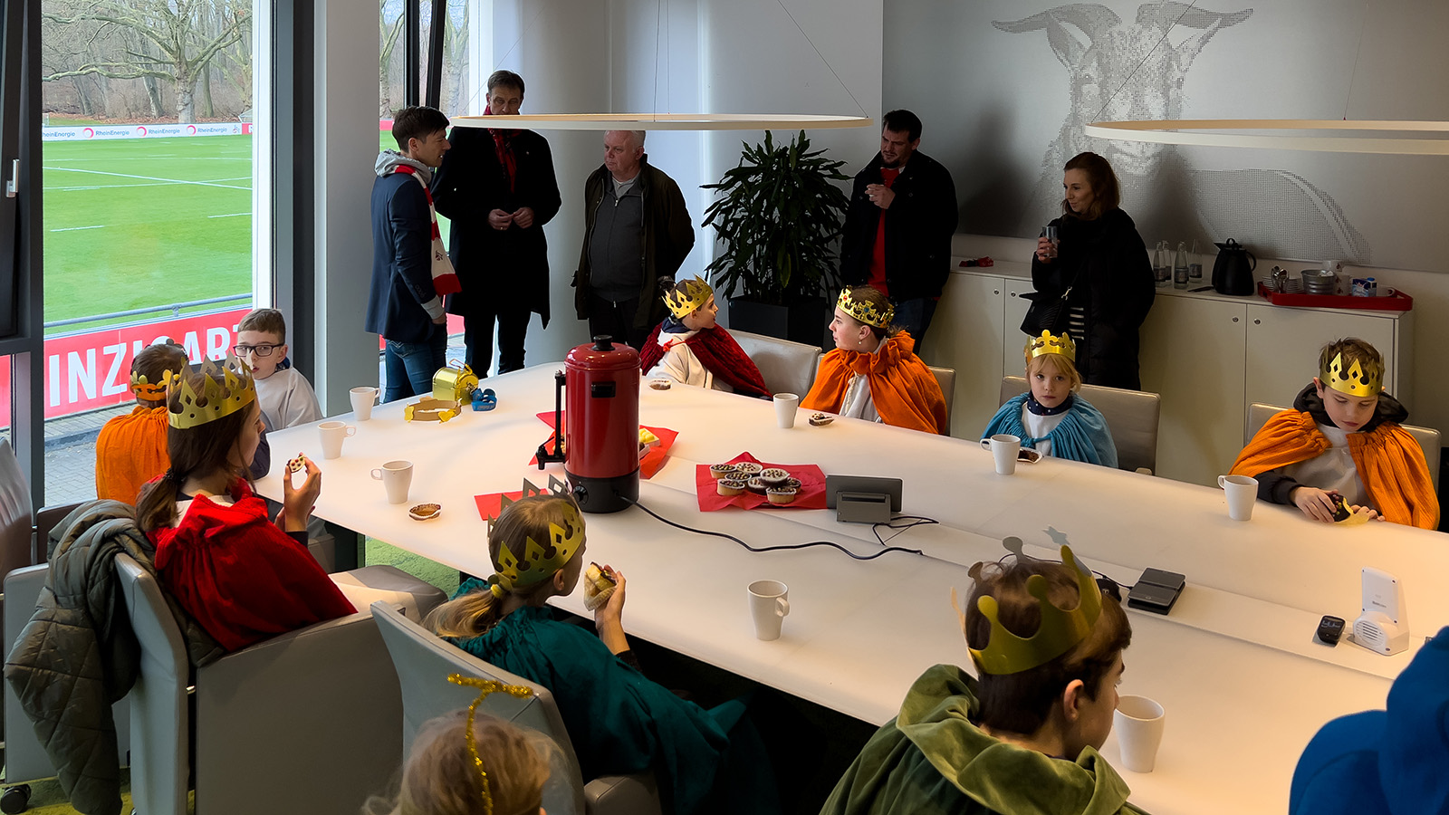 Sternsinger besuchen den 1. FC Köln