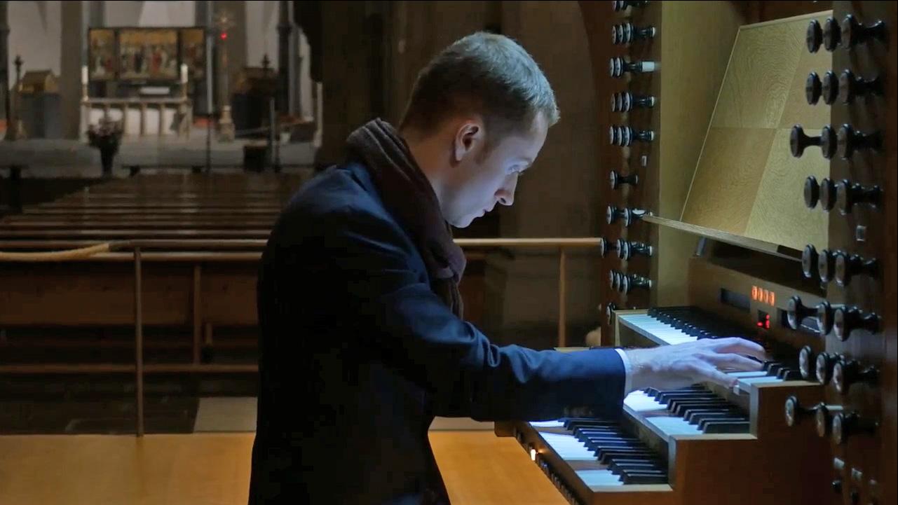 George Warren spielt auf der Orgel in St. Kunibert, Köln.