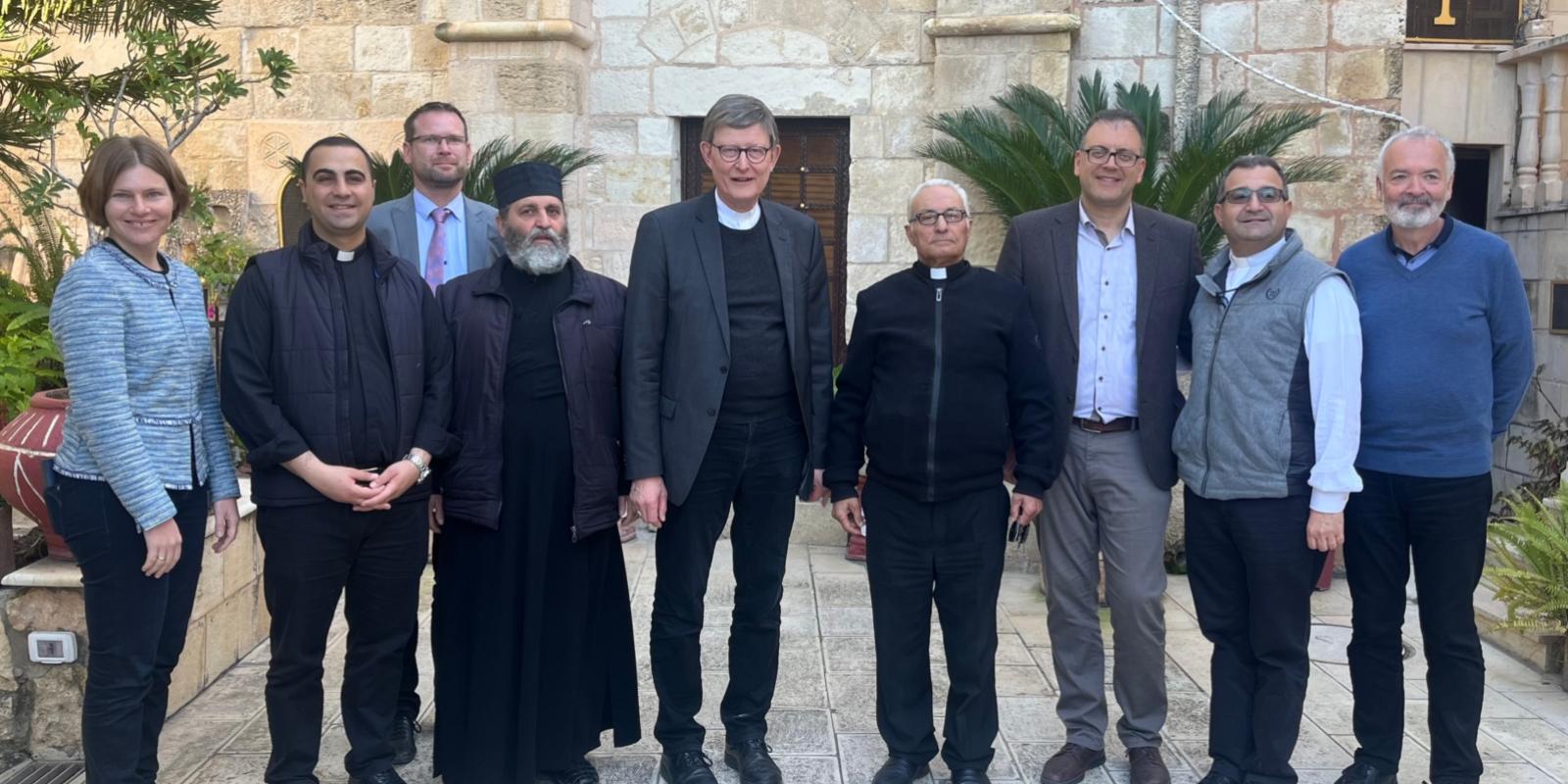 Solidaritätsreise Kardinal Woelki in Israel & Palästina Kardinal Woelki beim Besuch einer christlichen Gemeinden in Burqin (Westbank)