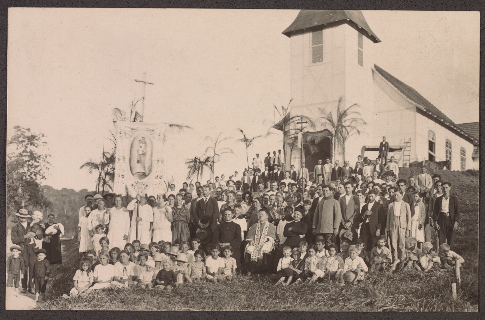 AEK, DBK, KAS, Fotoslg. 2028: Firmung in der deutschen Kolonie Neu-Breslau (heute: Presidente Getúlio, Brasilien), 1927