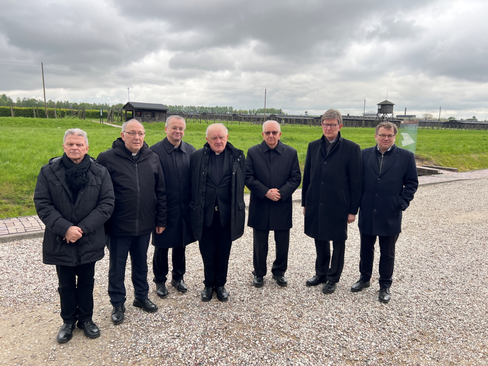 Treffen der deutsch-polnischen Kontaktgruppe in Lublin und Besuch des KZ Lublin-Majdanek (v.l.n.r. Ks. Dr. Jarosław Mrówczyński, Bischof Wolfgang Ipolt, Bischof Tadeusz Lityński, Erzbischof Kazimierz Kardinal Nycz, Erzbischof Stanisław Budzik, Erzbischof Rainer Maria Kardinal Woelki, Dr. Jörg Lüer)