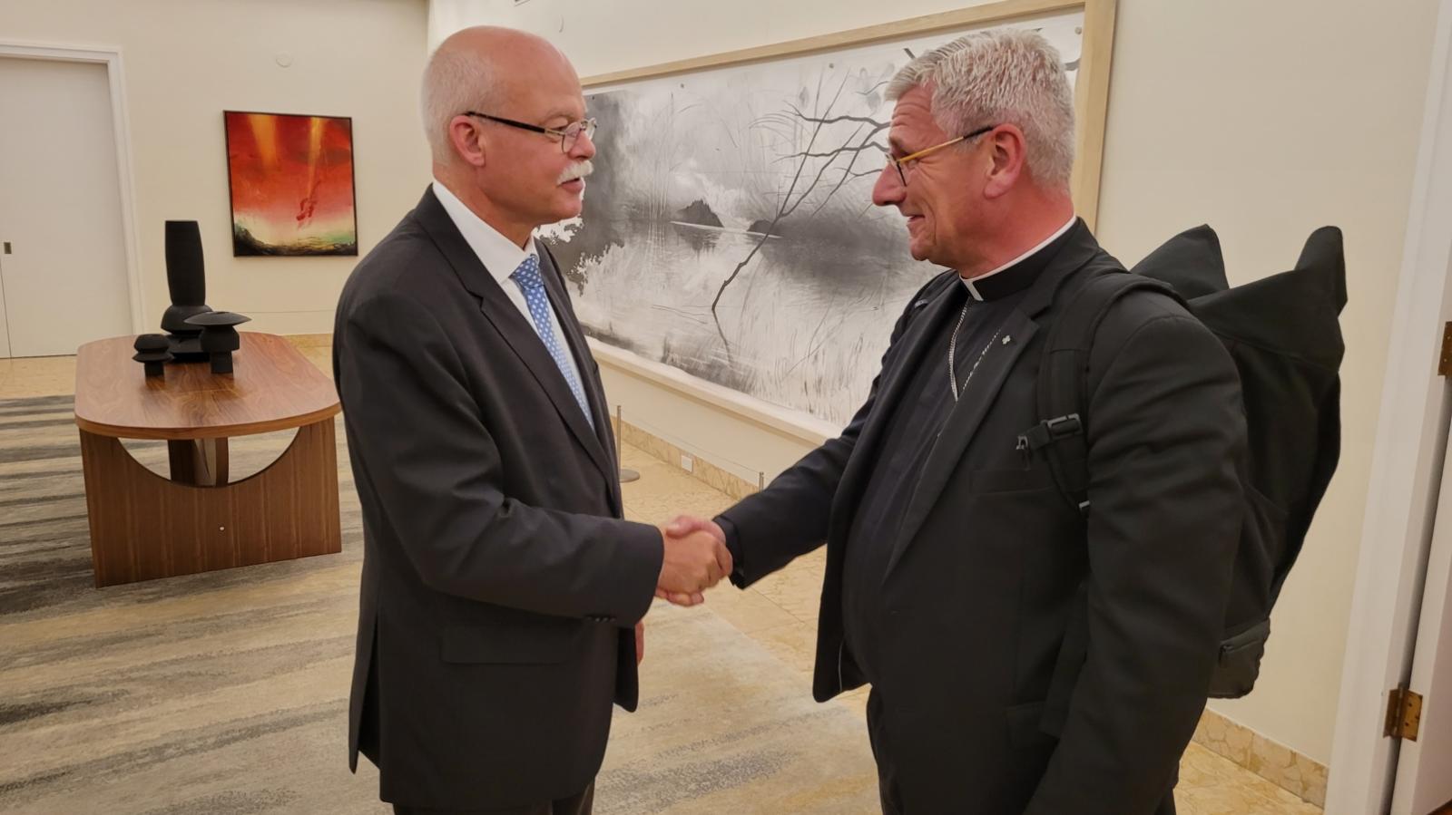 mit Weihbischof Schwaderlapp.  10.06.24