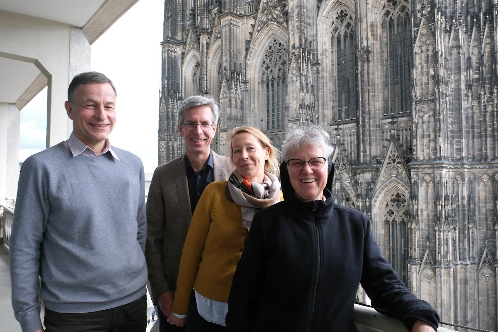 Sie bilden den Stiftungsrat (von links): Rudger von Plettenberg, Dr. Philipp Wittmann, Dr. Kirsten Lange-Wittmann und Schwester Christina Klein.