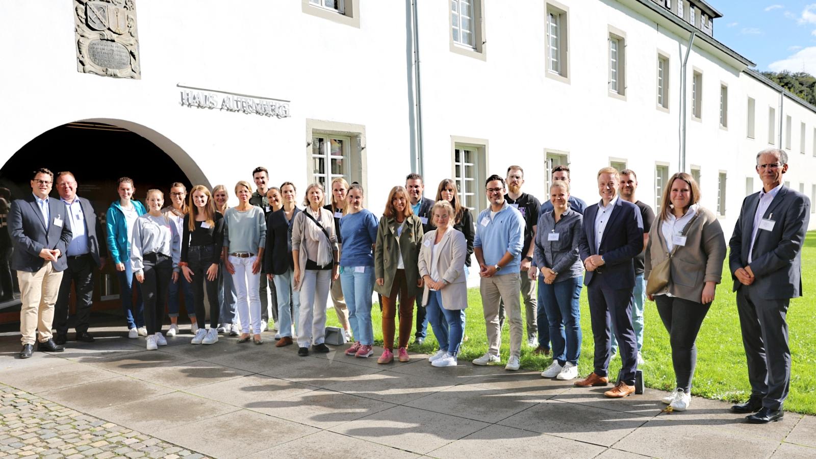 Erstmals in neuer Form fanden vom 11. bis zum 13. September 2024 Willkommenstage für neue Lehrer/innen an Erzbischöflichen Schulen im Haus Altenberg statt.