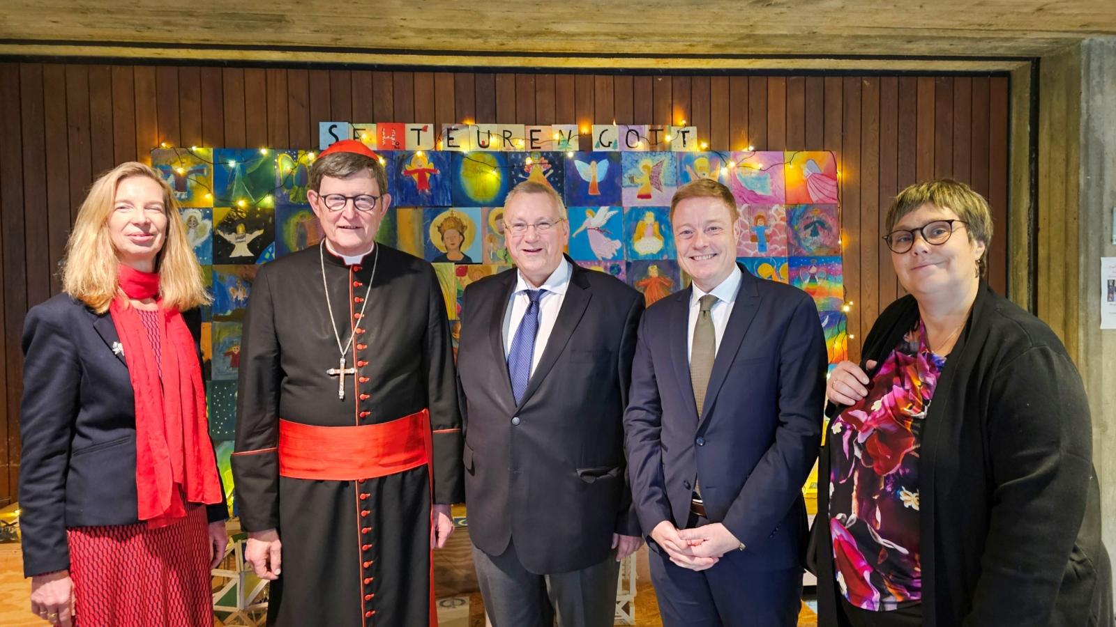 Festakt 60 Jahre KFG Bonn: v.l.: stv. Schulleiterin Dr. Angela Müller-Möhring, Rainer Maria Kardinal Woelki, Schulleiter Dr. Bernhard Hillen, Bereichsleiter Schule & Hochschule Thomas Pitsch, Schulseelsorgerin Andrea Windhorst-Riede Festakt zum 60. Jubiläum des Kardinal-Frings-Gymnasiums Bonn