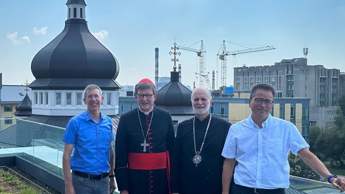 Von einem Balkon bekam man einen Eindruck vom großzügigen Uni-Campus mit der Kirche im Zentrum. Weiteres Wachstum ist geplant. (18.08.2024)
