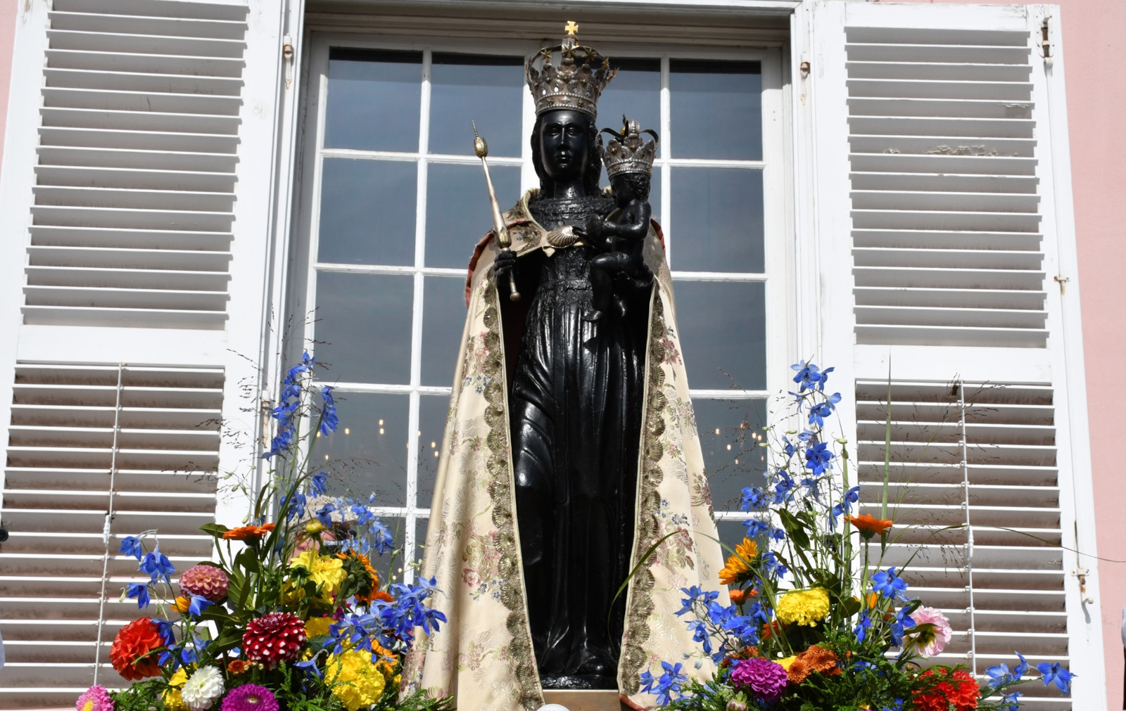 Die 'Schwarze Muttergottes' in Düsseldorf-Benrath.
