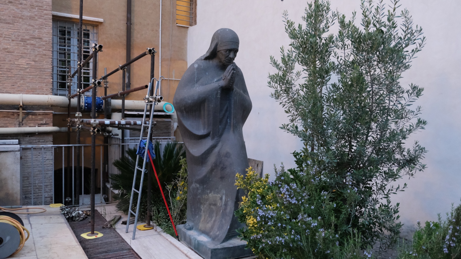 Hinterhof Kloster Orden der Missionarinnen der Nächstenliebe