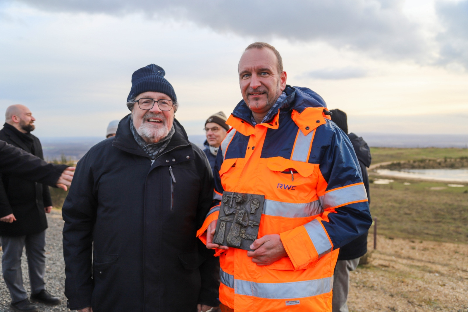 Weihbischof Steinhäuser und Kerpener Gläubige besuchen Tagebau Hambach