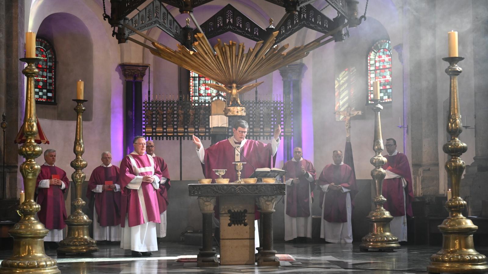Aschermittwoch der Künstler 2025 (Pontifikalamt in St. Aposteln)