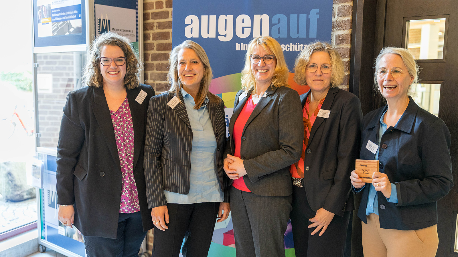 Die Präventionsbeauftragten der fünf (Erz-) Diözesen in NRW: Vanessa Meier-Henrich (Paderborn), Mechthild Bölting (Aachen), Dorothé Möllenberg (Essen), Katja Birkner (Köln), Beate Meintrup (Münster)
