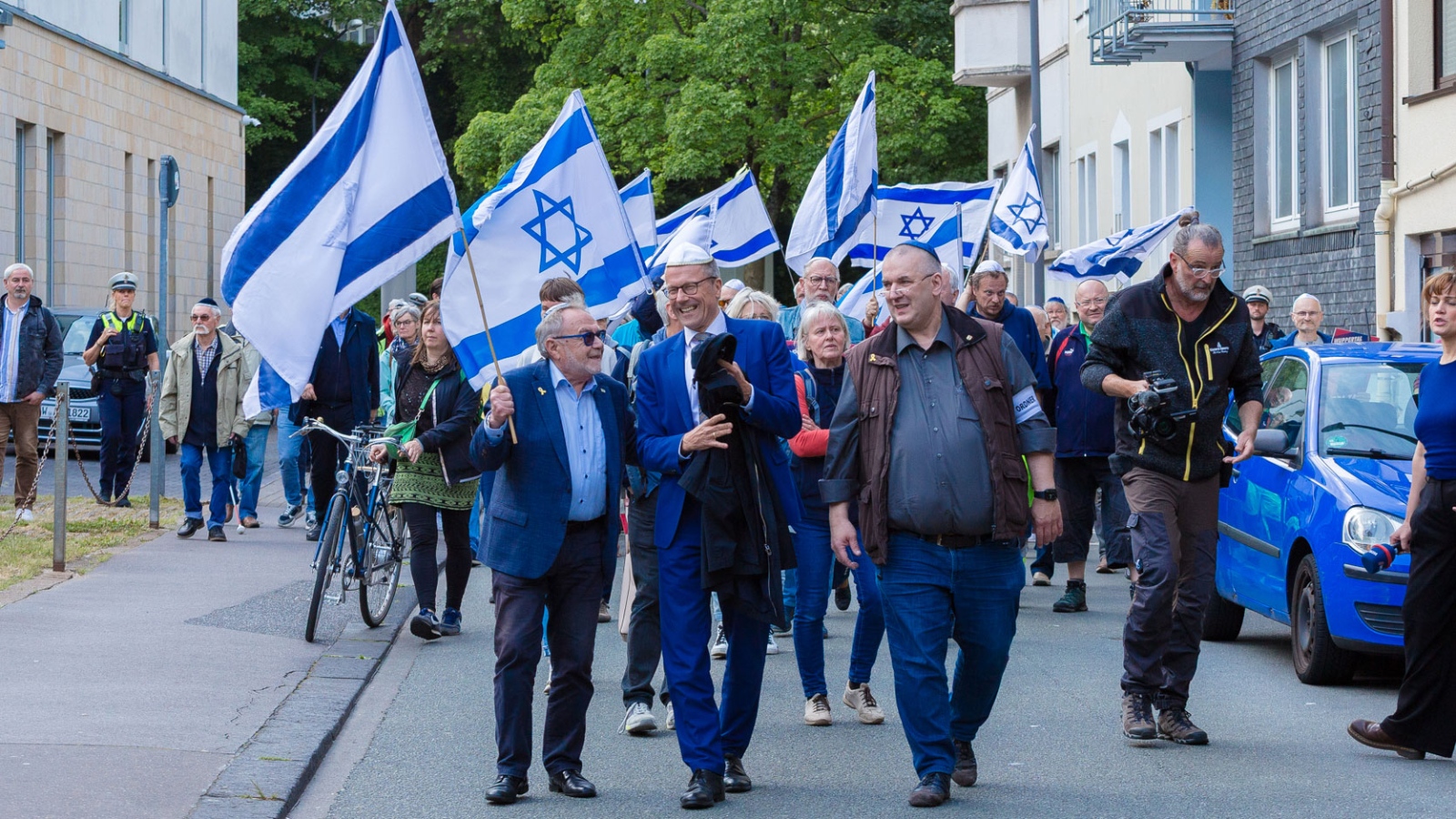 Leonid Golberg (Vorsitzender der jüd. Kultusgemeinde Wuppertal), Oberbürgermeister Prof. Uwe Schneidewind und Pastoralreferent Dr. Werner Kleine (hier: Solidargemeinschaft Wuppertal)