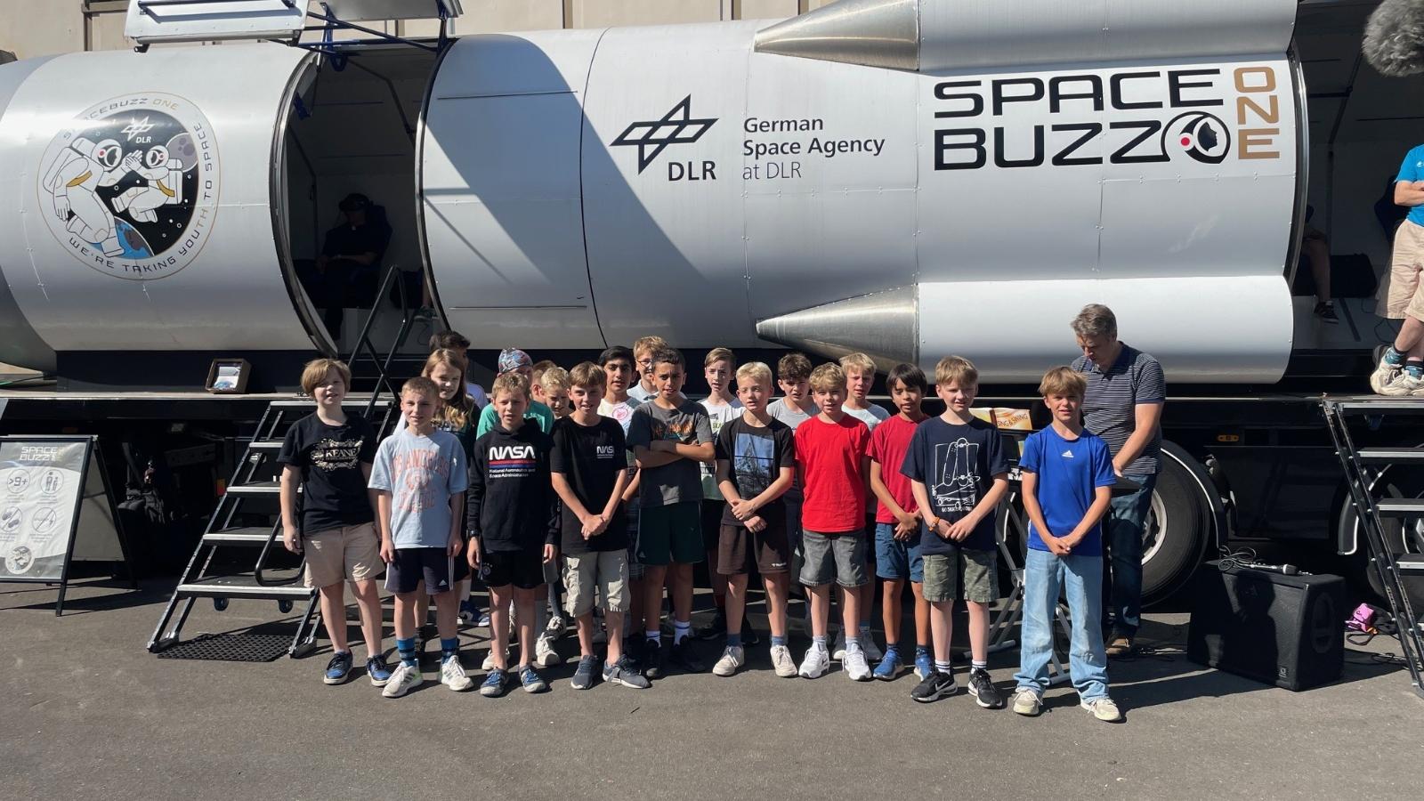 Bei dem Projekttag unternahmen die Schülerinnen und Schüler einen atemberaubenden Flug ins Weltall und erhielten einen Blick von oben auf unsere Erde.