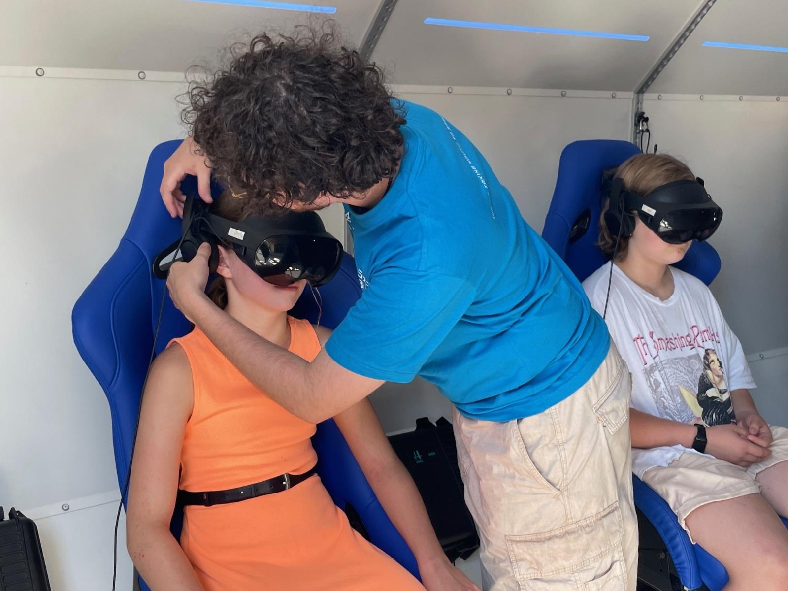 Bei dem Projekttag unternahmen die Schülerinnen und Schüler einen atemberaubenden Flug ins Weltall und erhielten einen Blick von oben auf unsere Erde.