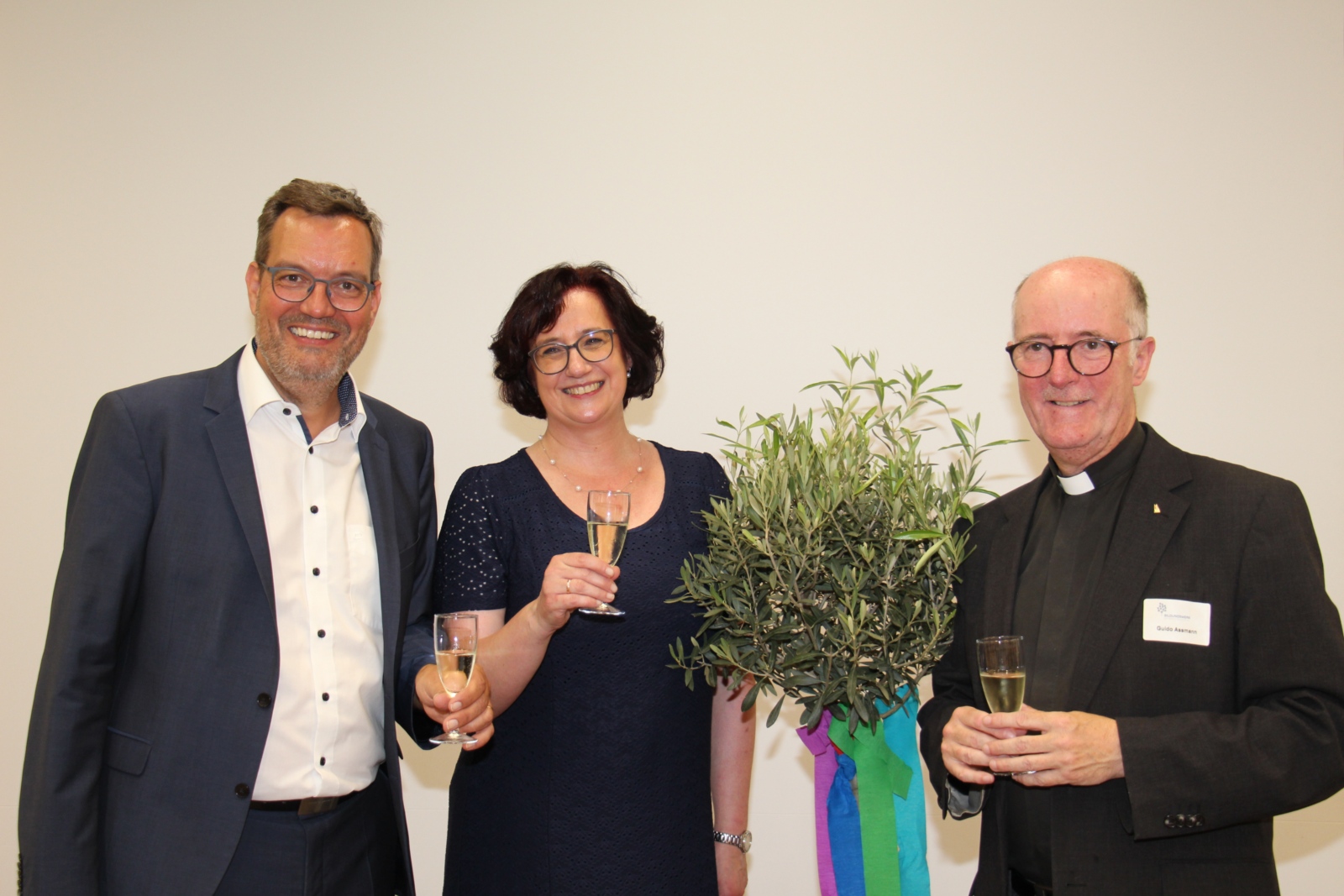 v.l.: Stefan von der Bank (Pädagogischer Vorstand), Birgit Holtfort (Kaufmännische Vorständin) und Generalvikar Msgr. Guido Assmann,