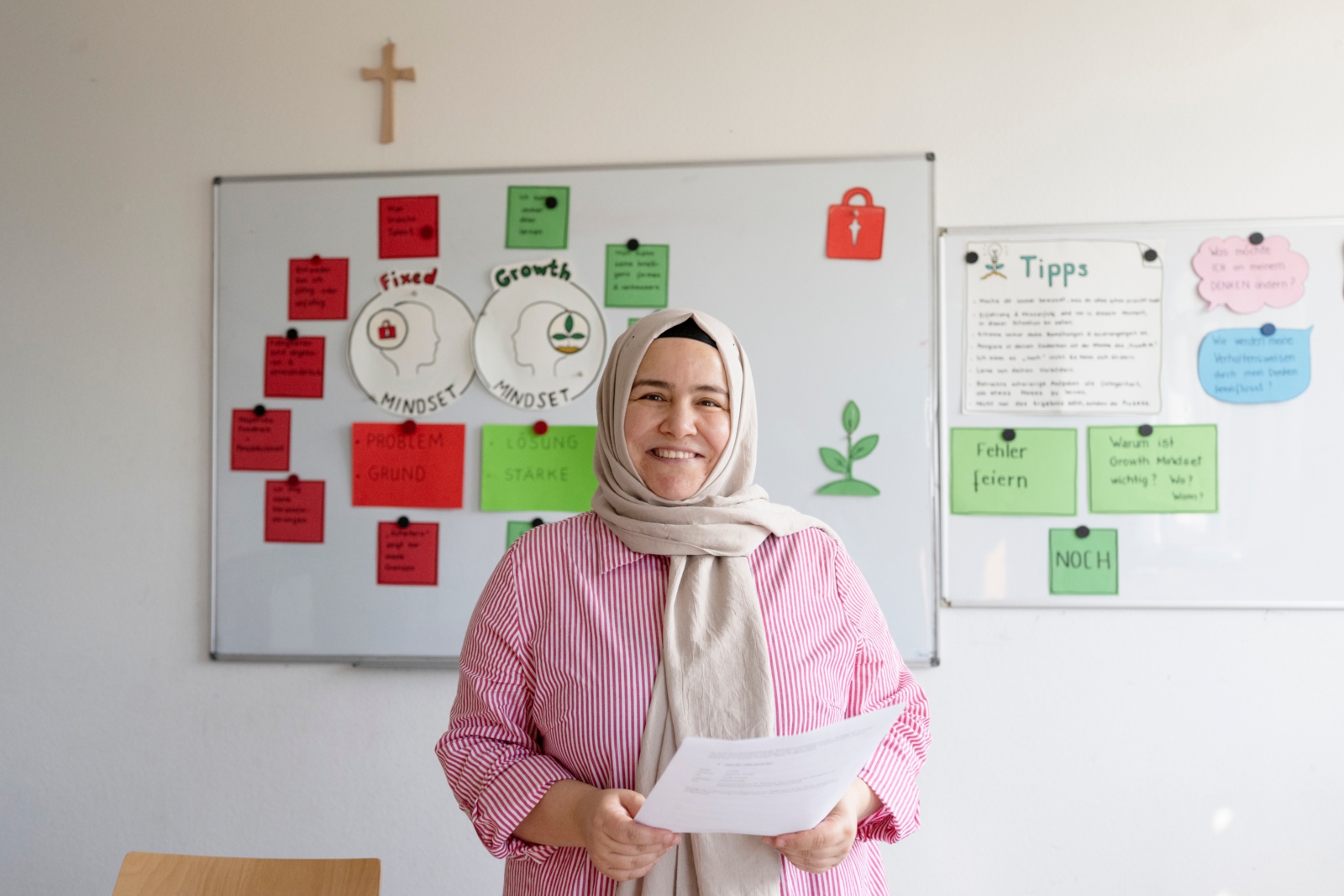 Foto von Kursleiterin Zehra Akinci, die Empowerment-Workshops für Frauen anbietet.