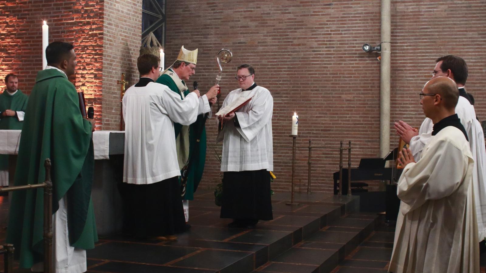 Sechs Männer haben die Admissio empfangen und wurden als Weihekandidaten für das kommende Jahr im Priesterseminar St. Albert aufgenommen