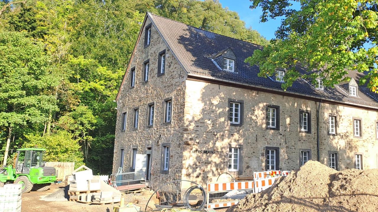 Edith-Stein-Haus und Umgebung Umbau des Alten Brauhauses in Altenberg zum neuen Zentrum für Exerzitien im Erzbistum Köln: Edith-Stein-Haus