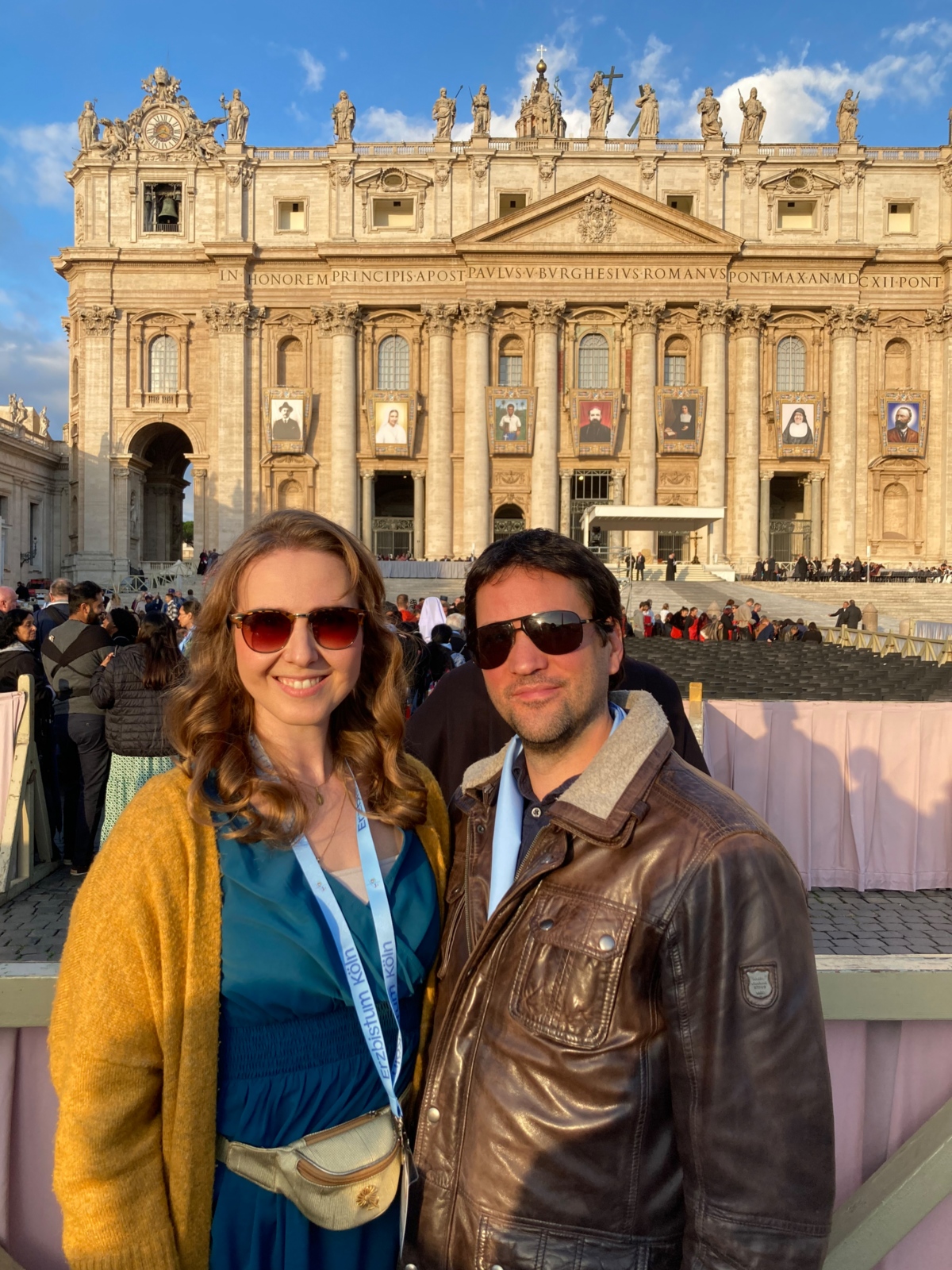 Eheleute Takács vor dem Petersdom