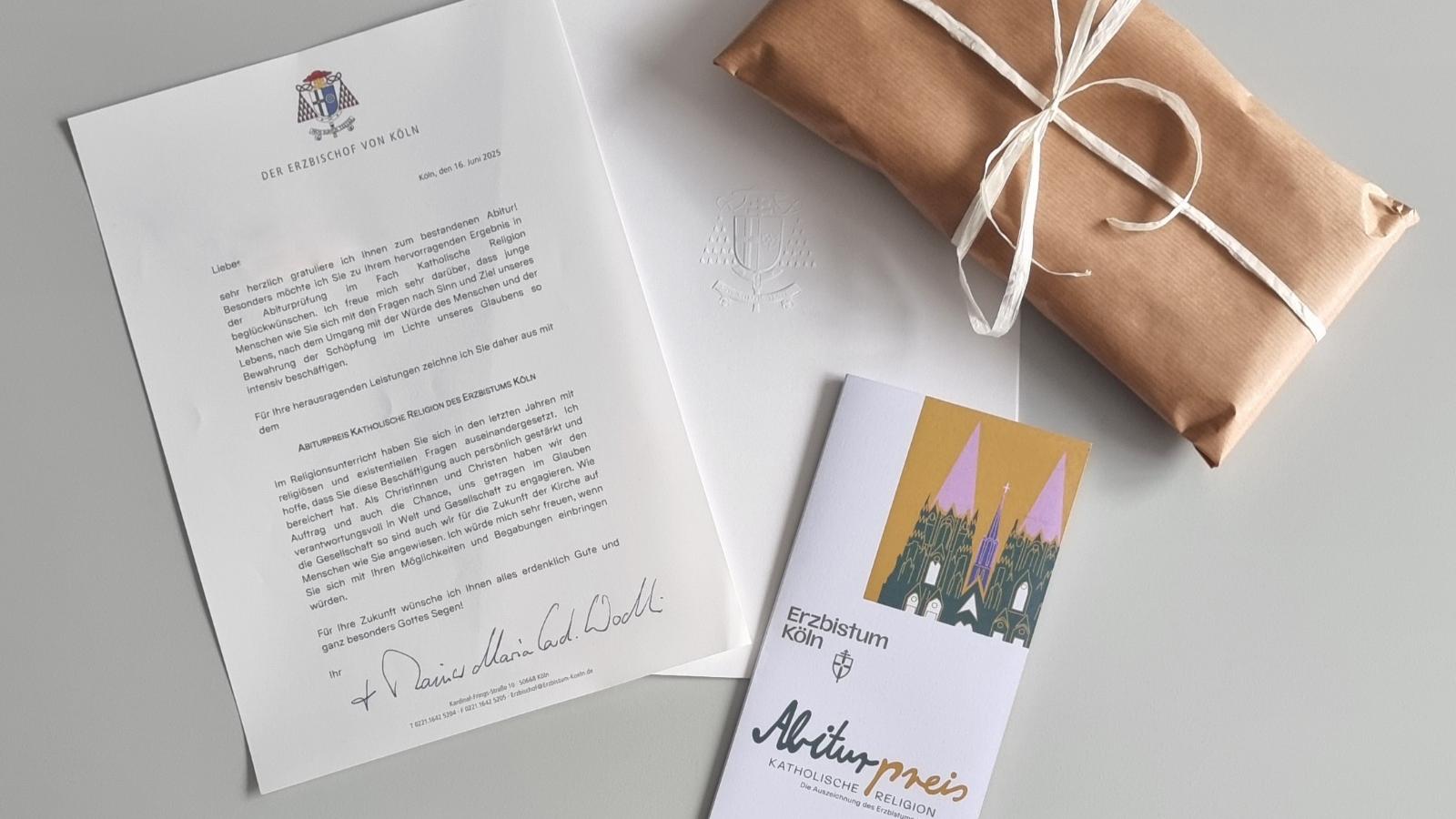 Neben dem Gratulationsschreiben des Erzbischofs besteht der Preis aus einer Baumpflanzung und einigen nachhaltigen Geschenken.