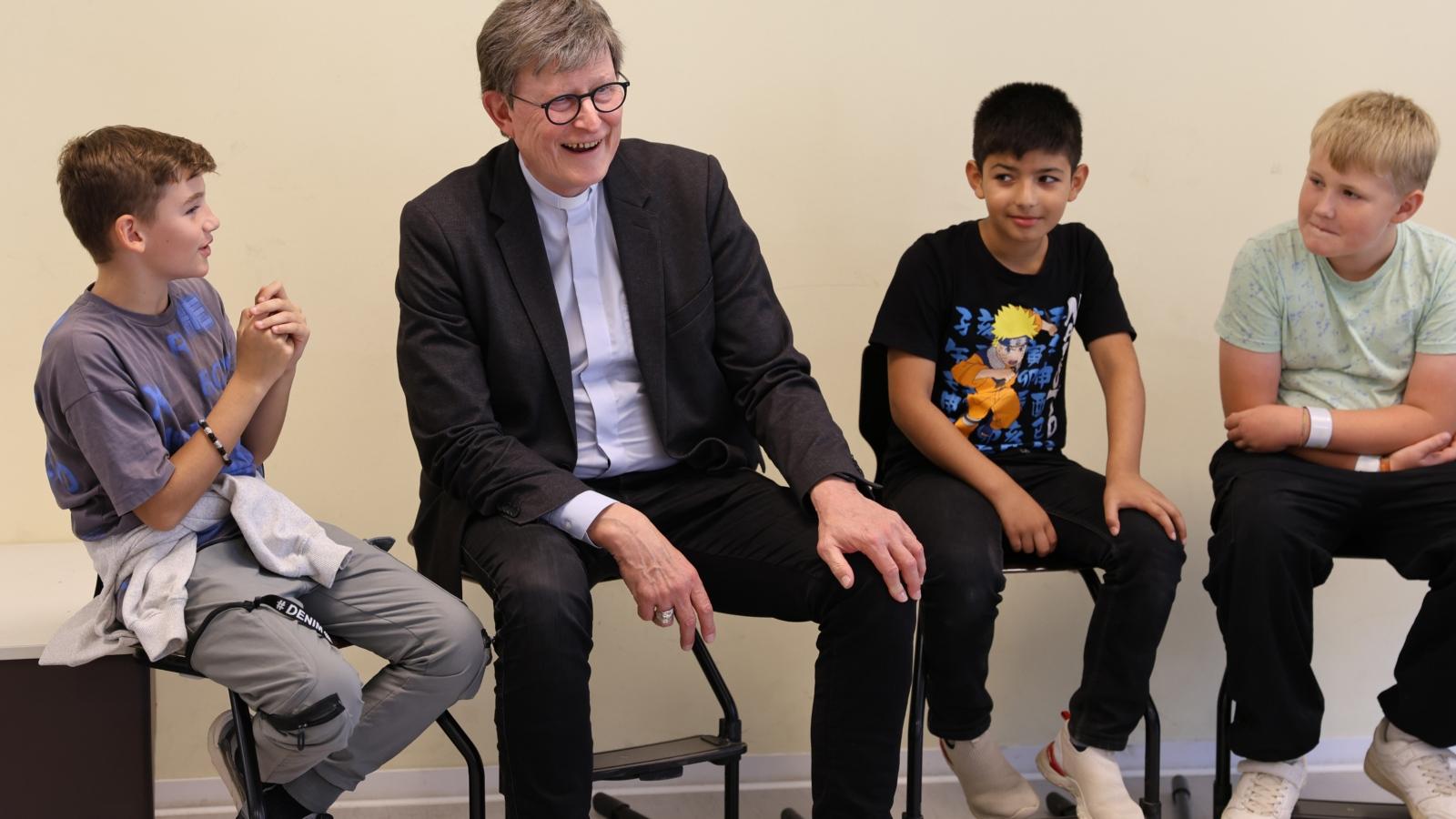 Kardinal Woelki besucht am Tag seines Amtsjubiläums als Erzbischof von Köln den Bildungscampus in Köln-Kalk. 20. September 2024