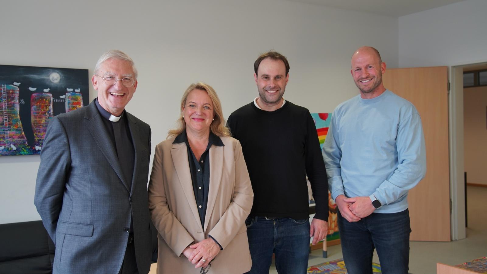 v. l. Stadtdechant Frank Heidkamp, Charlotte Narjes, Leitung der JVA Düsseldorf, EFL-Leiter Dr. David Reinhaus und Robert Domann, Sozialdienst der JVA Düsseldorf