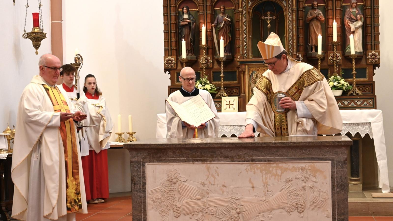 Kardinal Woelki weihte Altar in Wipperfürth-Wipperfeld (1. Februar 2026)